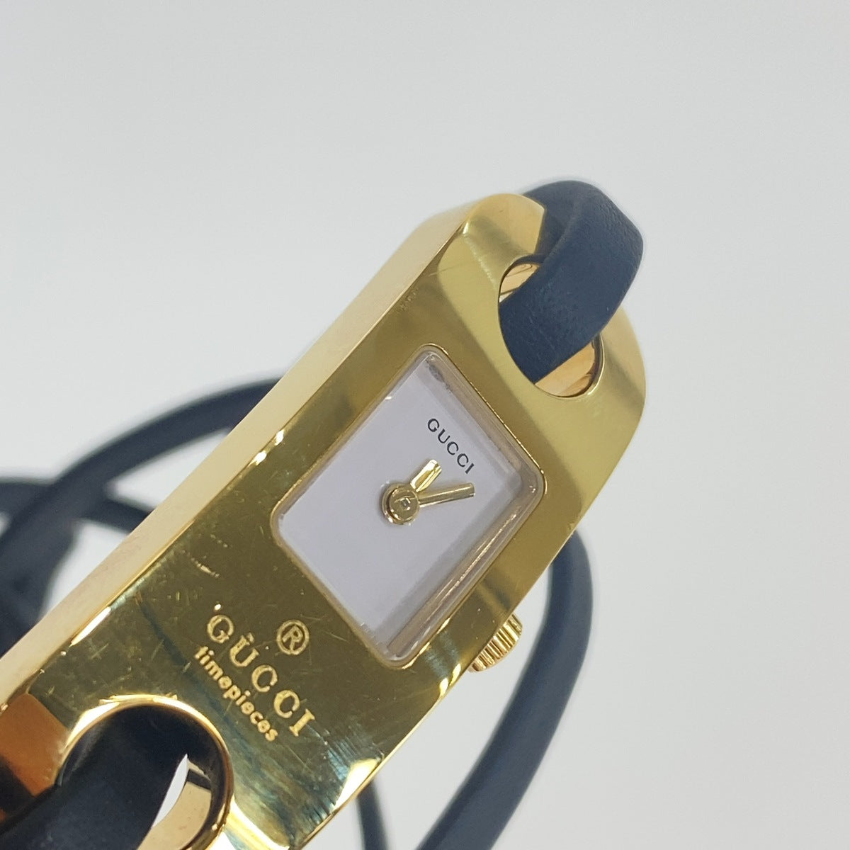 GUCCI グッチ ヴィンテージ ゴールド ブラック ホワイト メタル / レザー 6100L 腕時計 クオーツ ブラック文字盤 レディース AB19