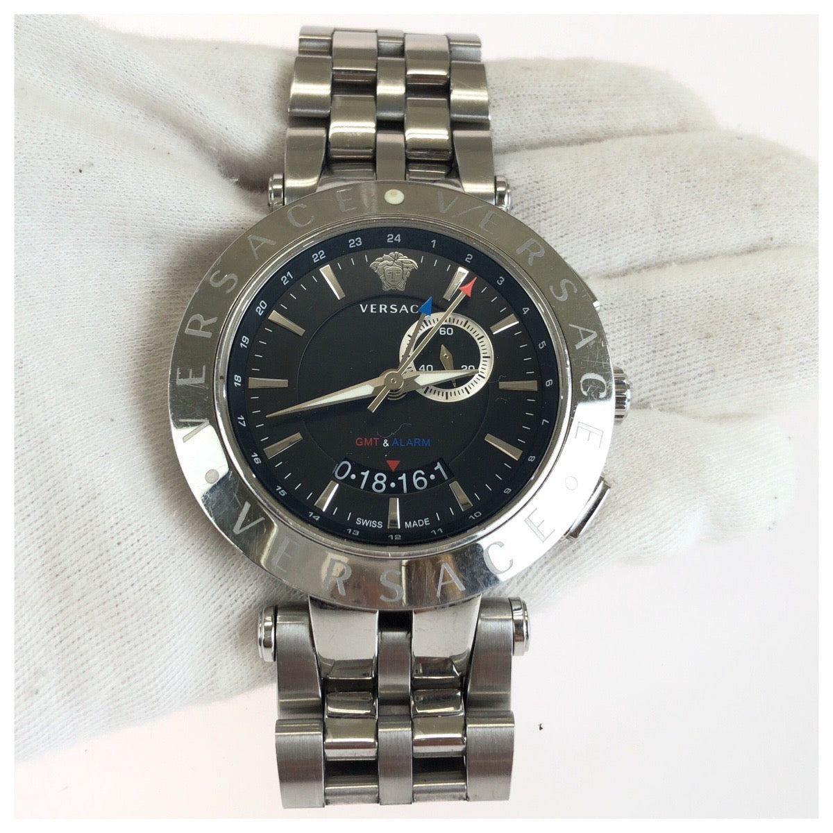 VERSACE ヴェルサーチ メデューサ V-RACE GMT ALARM ネイビー シルバー金具 ステンレススチール 29G99D009S099 腕時計 クオーツ ダークネイビー文字盤 メンズ AB50