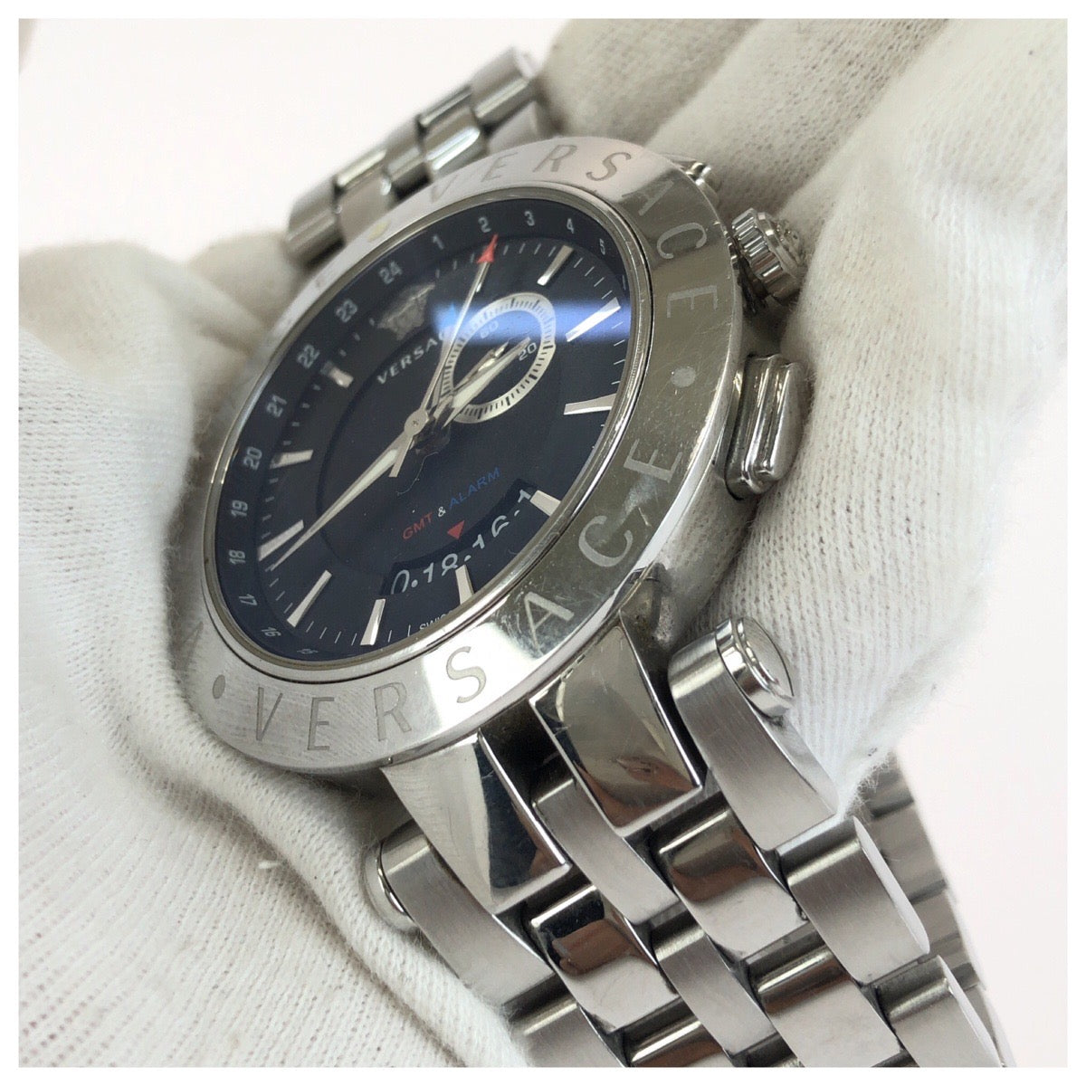 VERSACE ヴェルサーチ メデューサ V-RACE GMT ALARM ネイビー シルバー金具 ステンレススチール 29G99D009S099 腕時計 クオーツ ダークネイビー文字盤 メンズ AB50