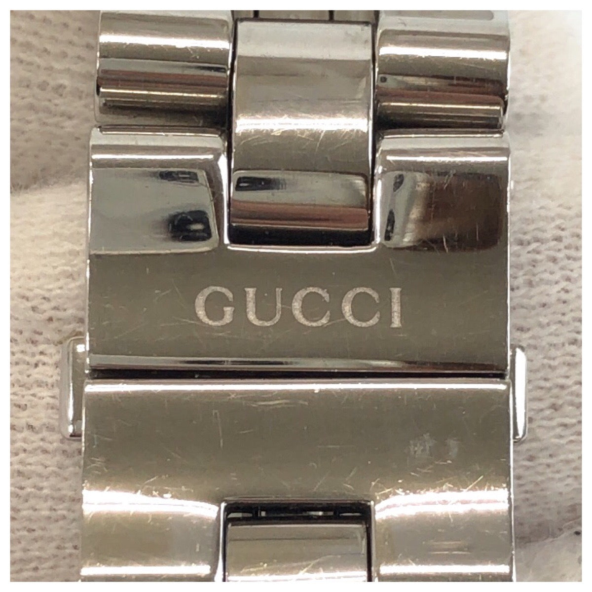 GUCCI グッチ バングルウォッチ ブラック 黒 シルバー金具 ステンレススチール 2305L 腕時計 3 ATM刻印 クオーツ ブラック文字盤 レディース ABP24