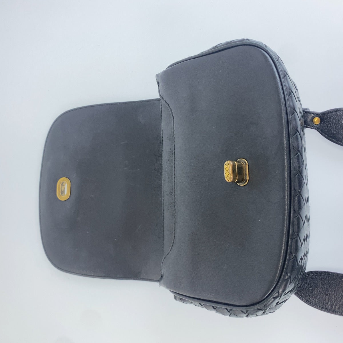 BOTTEGAVENETA ボッテガヴェネタ イントレチャート ブラック ゴールド レザー 斜め掛け ショルダーバッグ レディース AB108