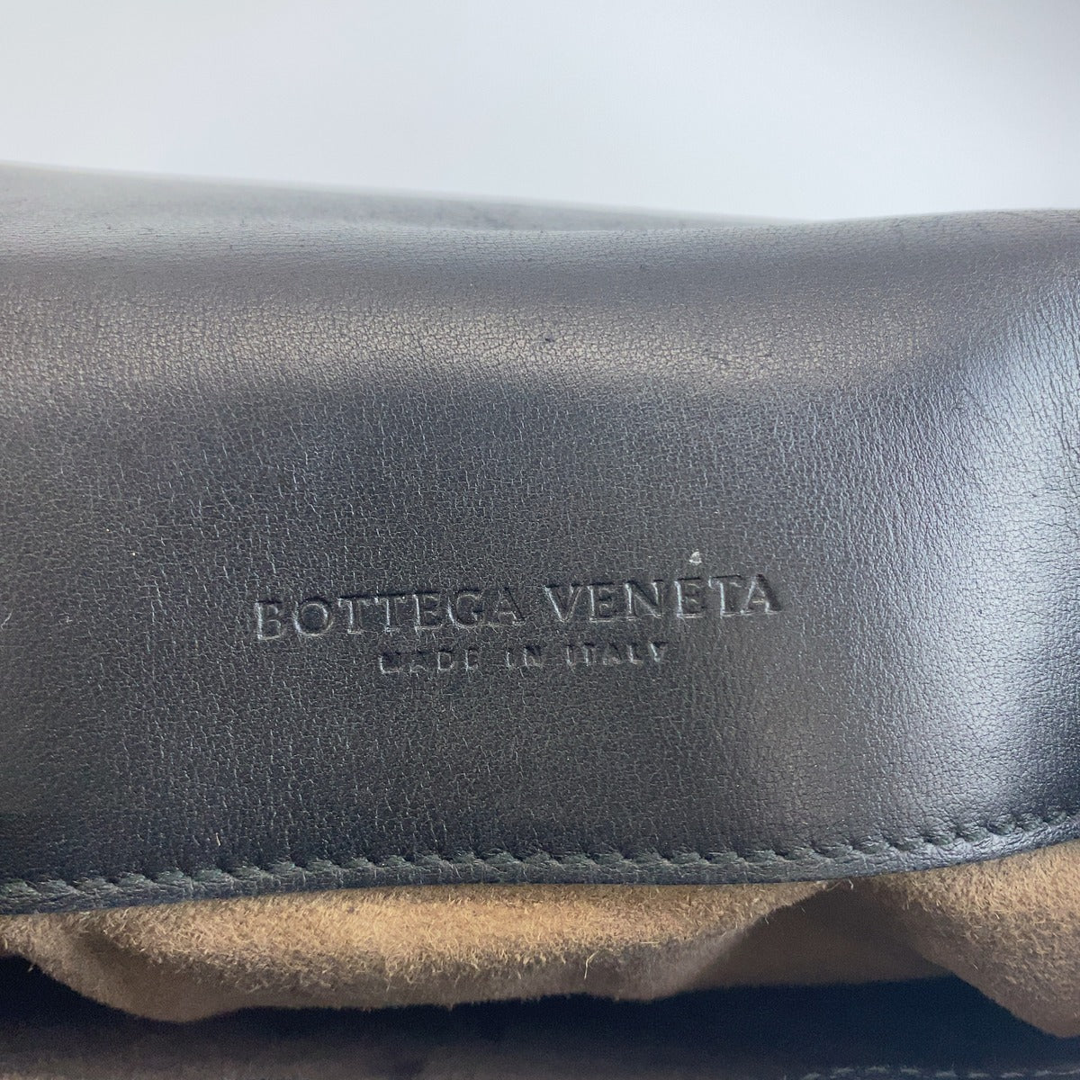 BOTTEGAVENETA ボッテガヴェネタ イントレチャート ブラック ゴールド レザー 斜め掛け ショルダーバッグ レディース AB108
