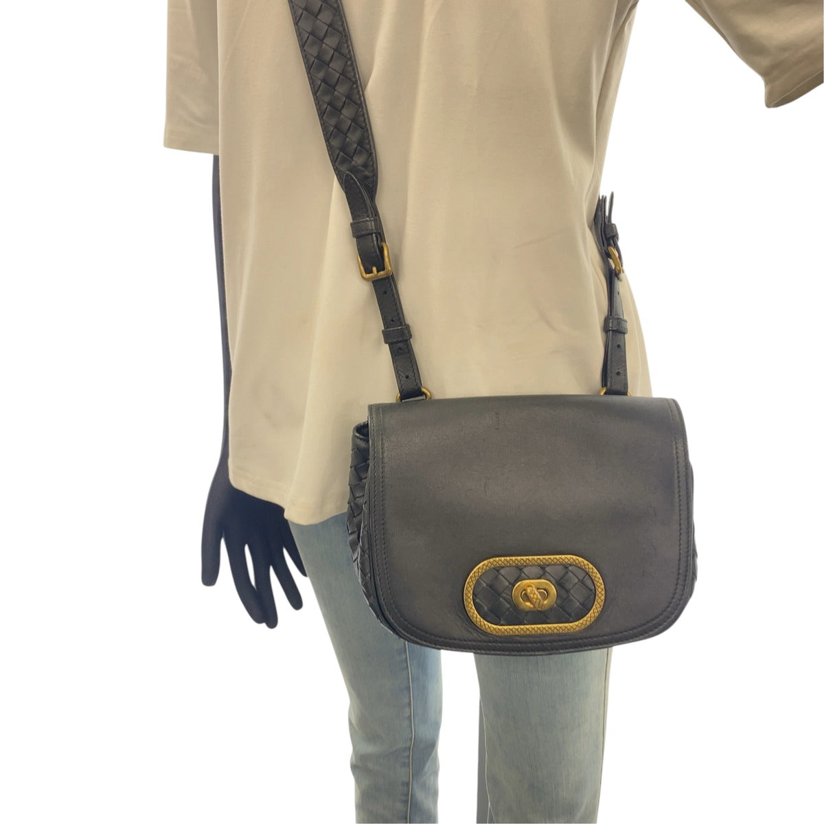 BOTTEGAVENETA ボッテガヴェネタ イントレチャート ブラック ゴールド レザー 斜め掛け ショルダーバッグ レディース AB108