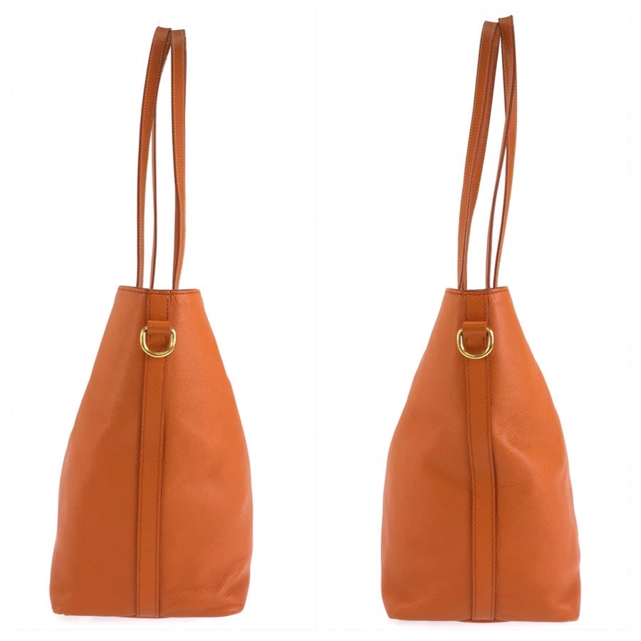 PRADA プラダ サフィアーノ 三角ロゴプレート オレンジ ゴールド金具 レザー トートバッグ ショルダーバッグ レディース AB36