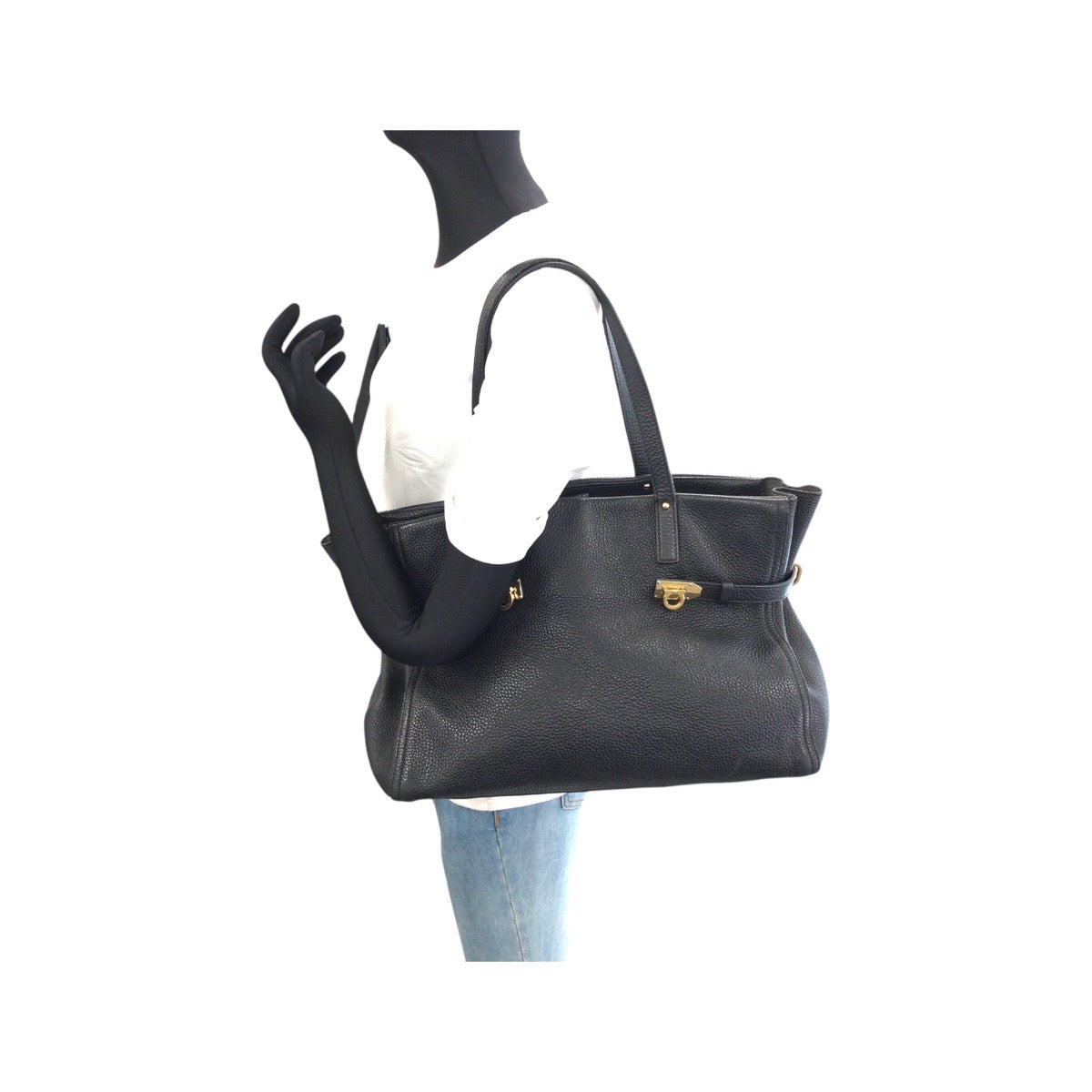 Salvatore Ferragamo サルヴァトーレフェラガモ ネンシア ブラック 黒 ゴールド金具 レザー GU-21F074 トートバッグ ショルダーバッグ レディース ABP23