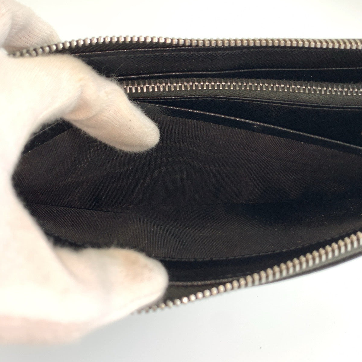 PRADA プラダ サフィアーノ 三角ロゴプレート ブラック 黒 シルバー金具 レザー 長財布 ロングウォレット メンズ AB28
