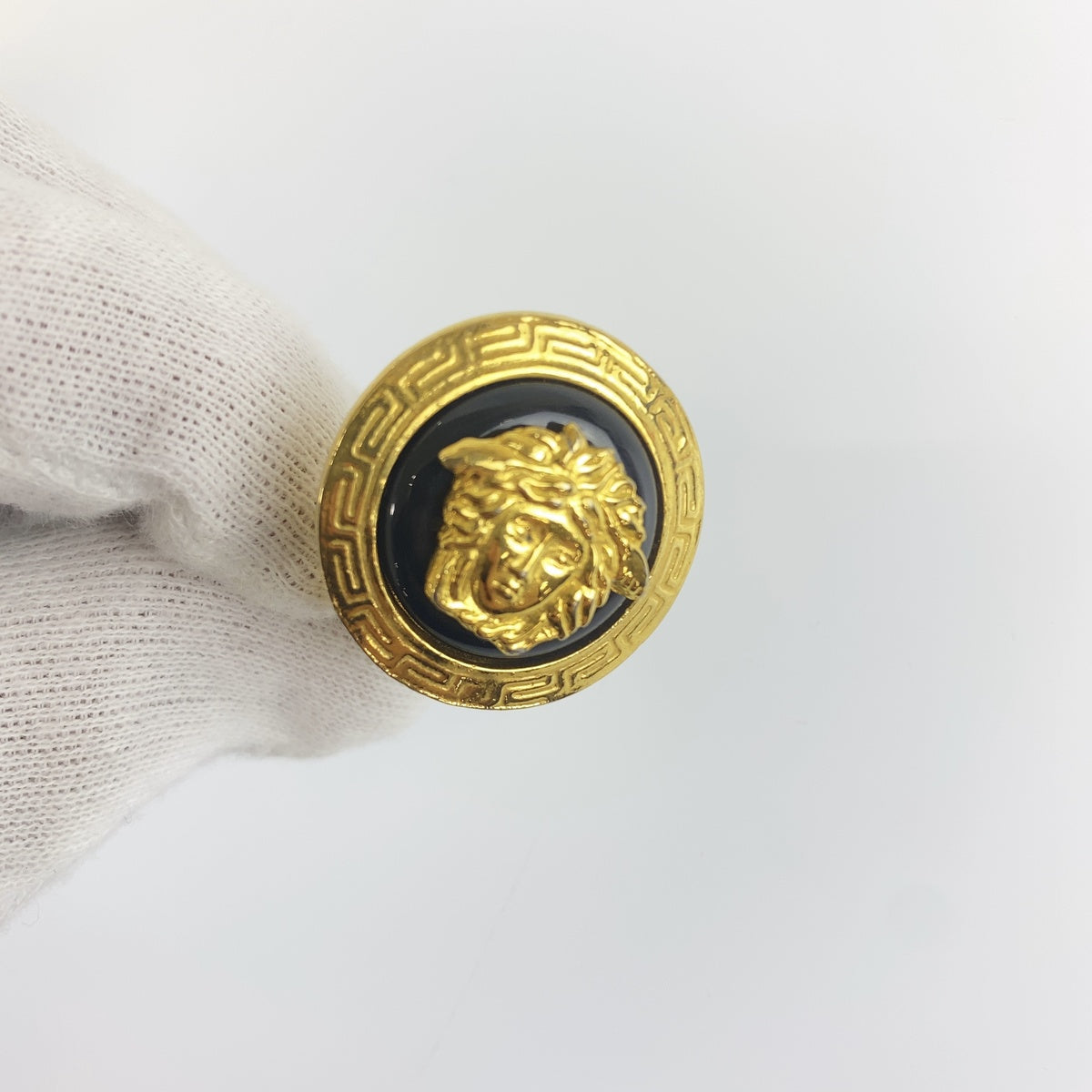 VERSACE ヴェルサーチ ヴィンテージ メデューサ ゴールド ブラック メタル イヤリング A26