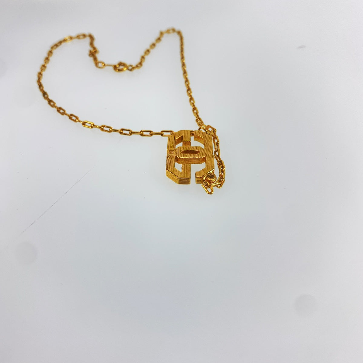 Givenchy ジバンシー ヴィンテージ GGロゴ ゴールド メタル ネックレス ペンダント レディース A10