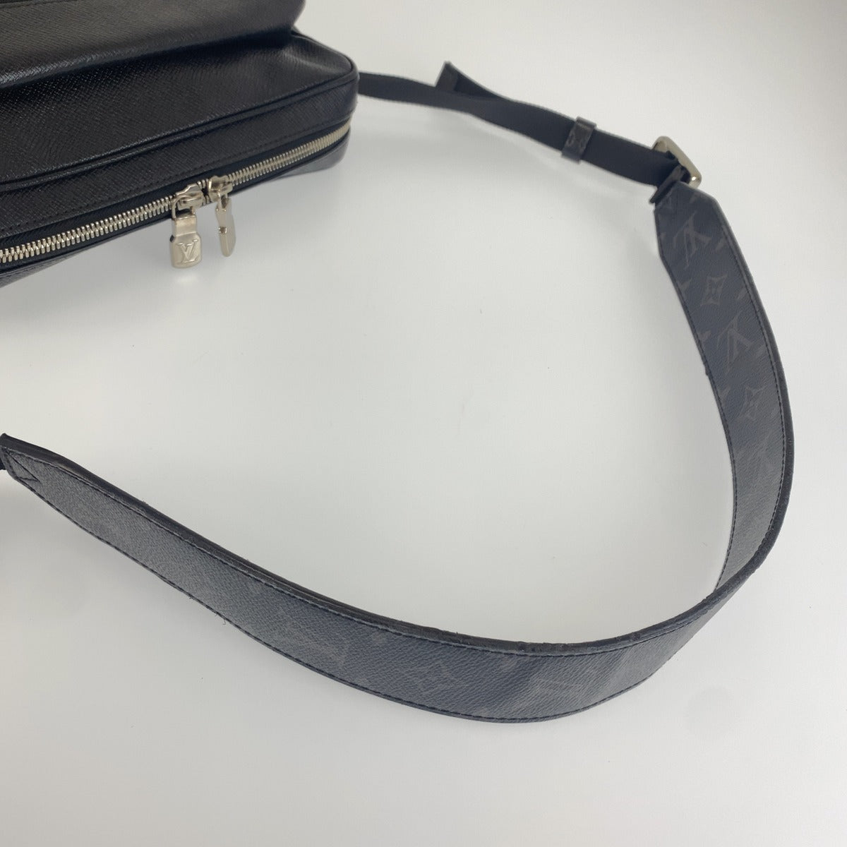 LOUIS VUITTON ルイ ヴィトン タイガラマ アウトドア メッセンジャー ノワール ブラック PVC / レザー ショルダーバッグ メッセンジャーバッグ メンズ AB168