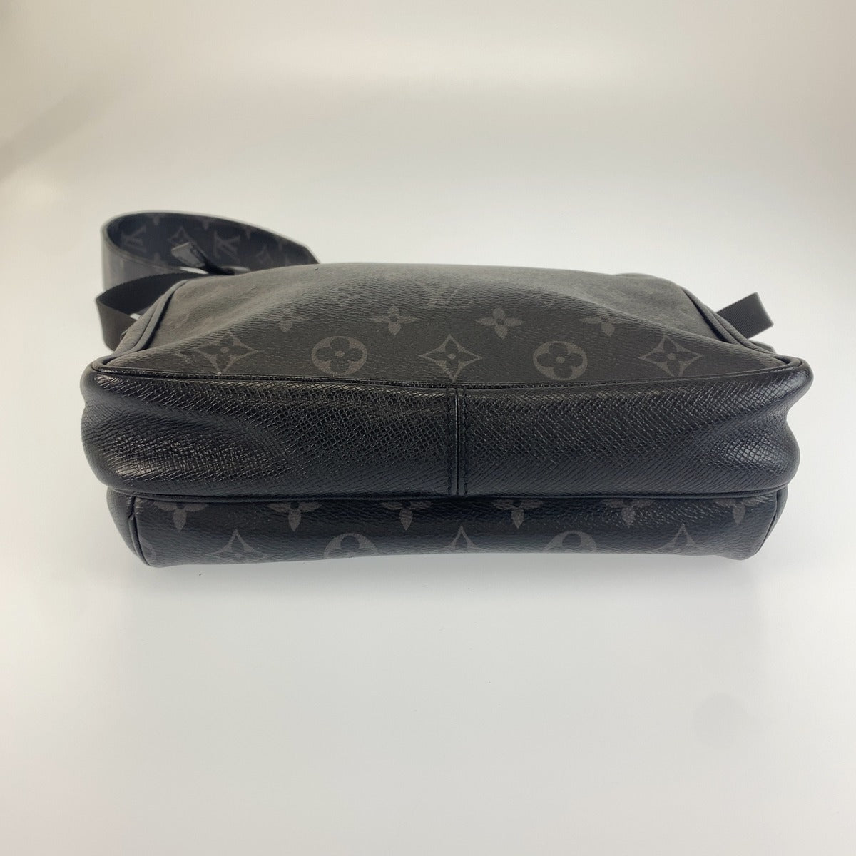 LOUIS VUITTON ルイ ヴィトン タイガラマ アウトドア メッセンジャー ノワール ブラック PVC / レザー ショルダーバッグ メッセンジャーバッグ メンズ AB168