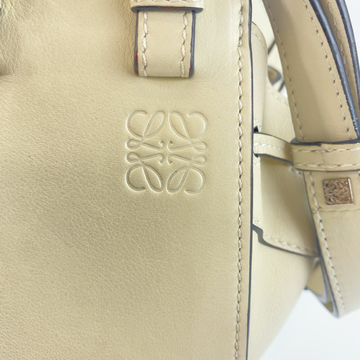 LOEWE ロエベ アナグラム ハンモック ドローストリング ミニ ホワイト クリーム 2WAY ショルダーバッグ ハンドバッグ レディース B118