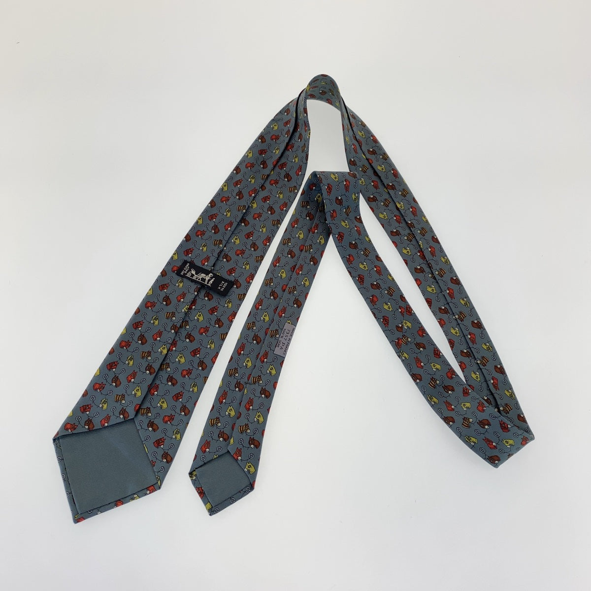 H-00238
HERMES エルメス 馬柄 総柄 ブルーグレー シルク 剣先 9cm ネクタイ  メンズ