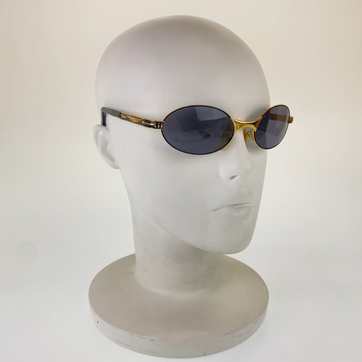 02768
POLICE ポリス ヴィンテージ STING スティング ゴールド ブラック メタル / プラスチック mod. STING n4179 col.101 サングラス メガネ オーバル メンズ B6