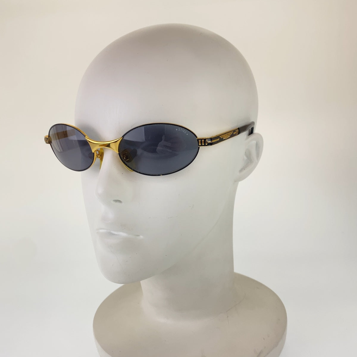 02768
POLICE ポリス ヴィンテージ STING スティング ゴールド ブラック メタル / プラスチック mod. STING n4179 col.101 サングラス メガネ オーバル メンズ B6