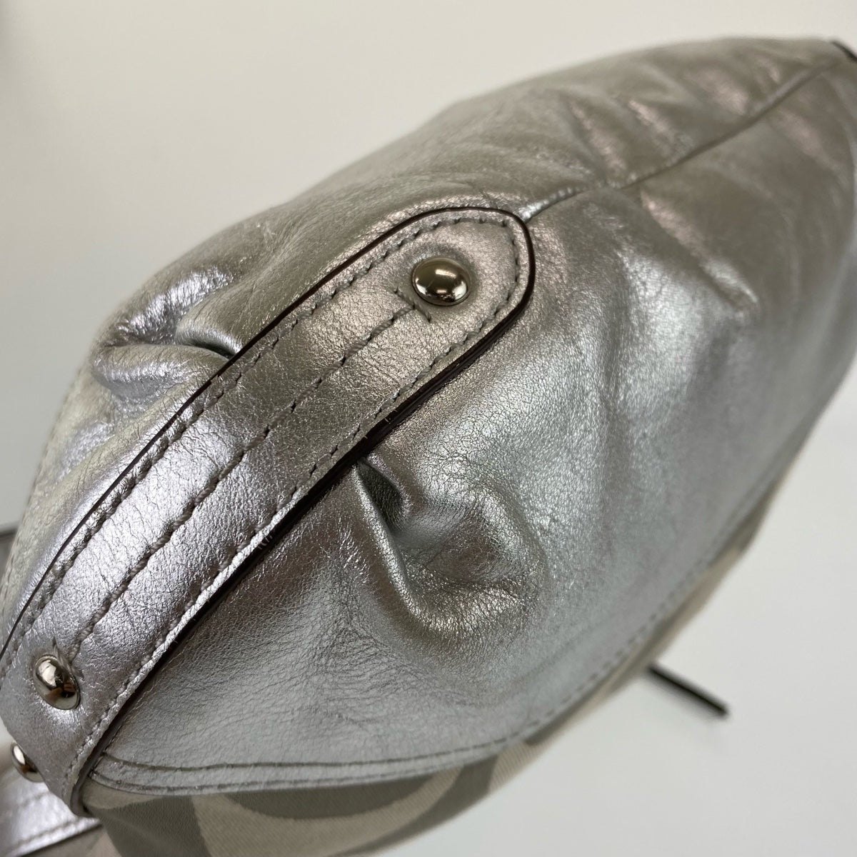 12764
COACH コーチ シグネチャー グレー シルバー キャンバス / レザー C1259-F19740 斜め掛け ショルダーバッグ ポシェット  レディース