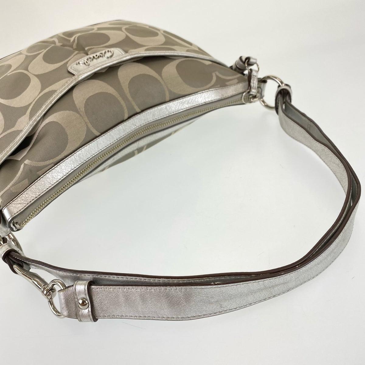 12764
COACH コーチ シグネチャー グレー シルバー キャンバス / レザー C1259-F19740 斜め掛け ショルダーバッグ ポシェット  レディース