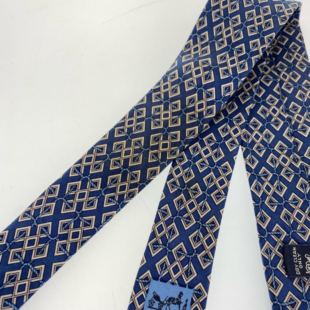 H-00241
HERMES エルメス 総柄 ブルー シルク 剣先 8cm ネクタイ  メンズ