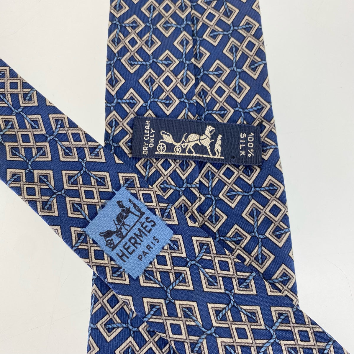 H-00241
HERMES エルメス 総柄 ブルー シルク 剣先 8cm ネクタイ  メンズ