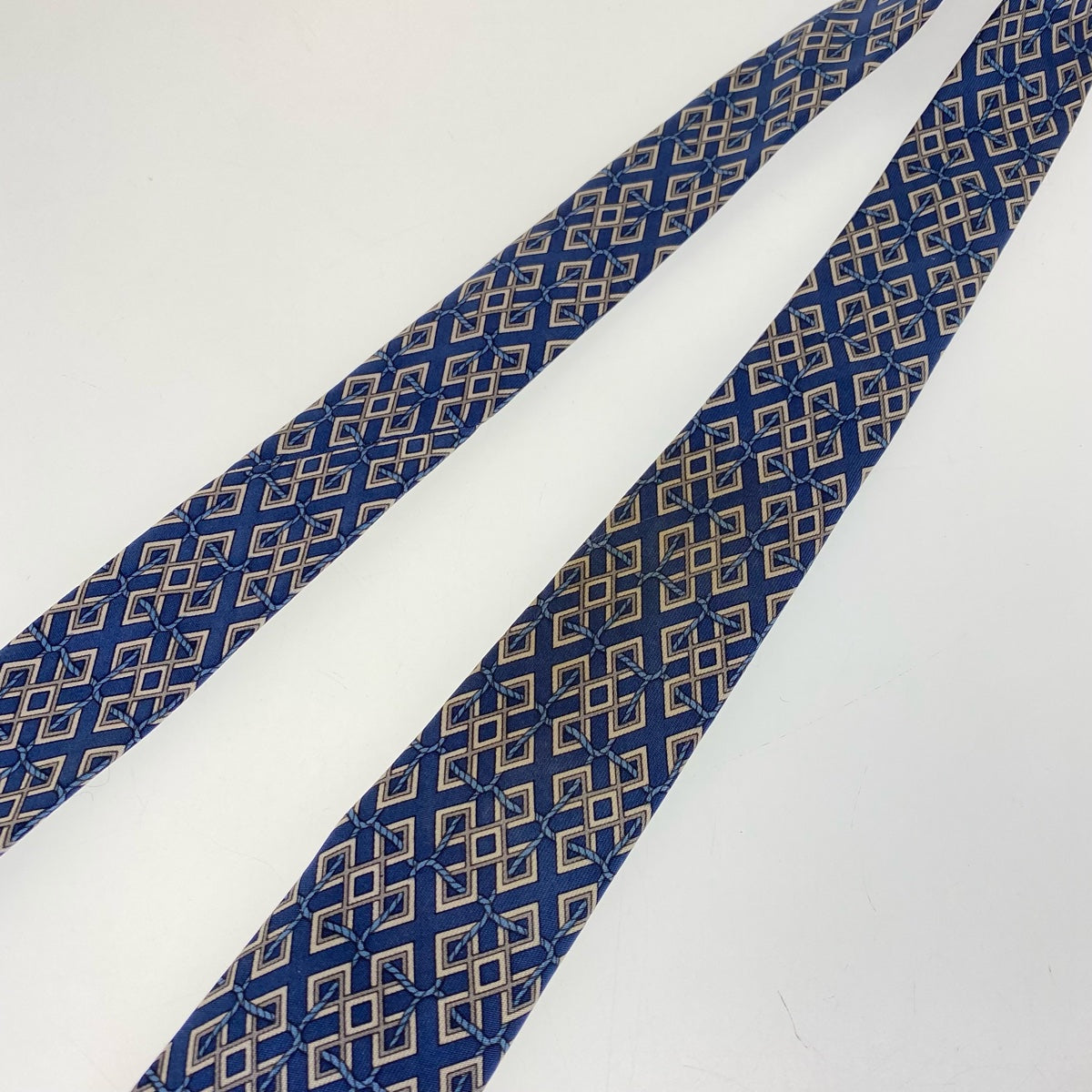 H-00241
HERMES エルメス 総柄 ブルー シルク 剣先 8cm ネクタイ  メンズ