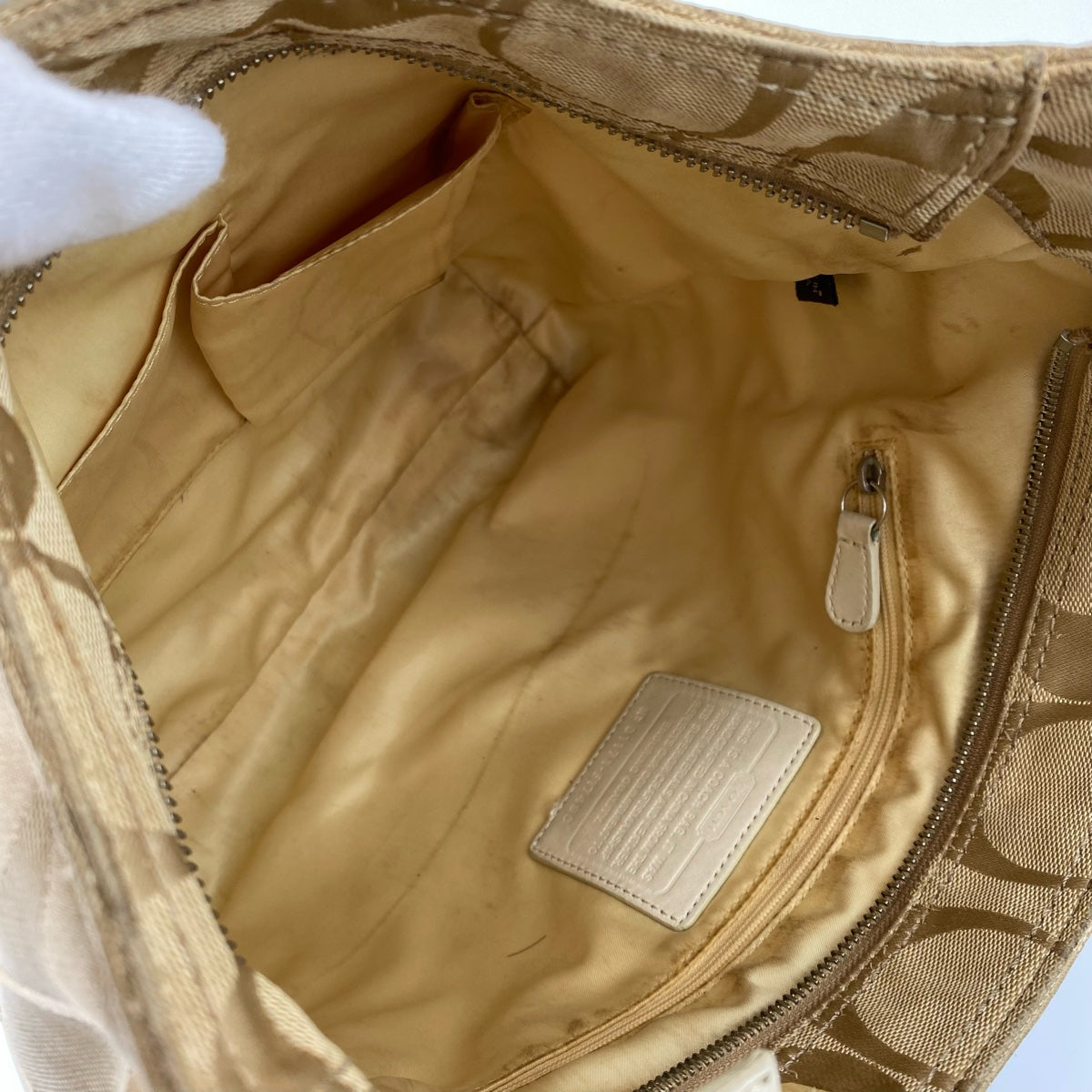 12761
COACH コーチ シグネチャー 斜め掛け調整可能 ベージュ キャンバス / パテントレザー D1171-F17490 ホーボー ショルダーバッグ  レディース AB5