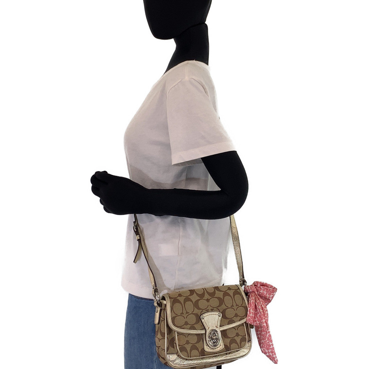 12715
COACH コーチ シグネチャー スカーフ付き ベージュ シルバー金具 キャンバス / レザー ショルダーバッグ ポシェット 斜め掛け可能  レディース