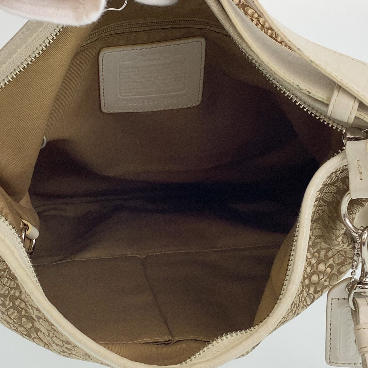 12704
COACH コーチ シグネチャー ベージュ ホワイト 白 シルバー金具 レザー / キャンバス ショルダーバッグ 斜め掛け可能  レディース AB5