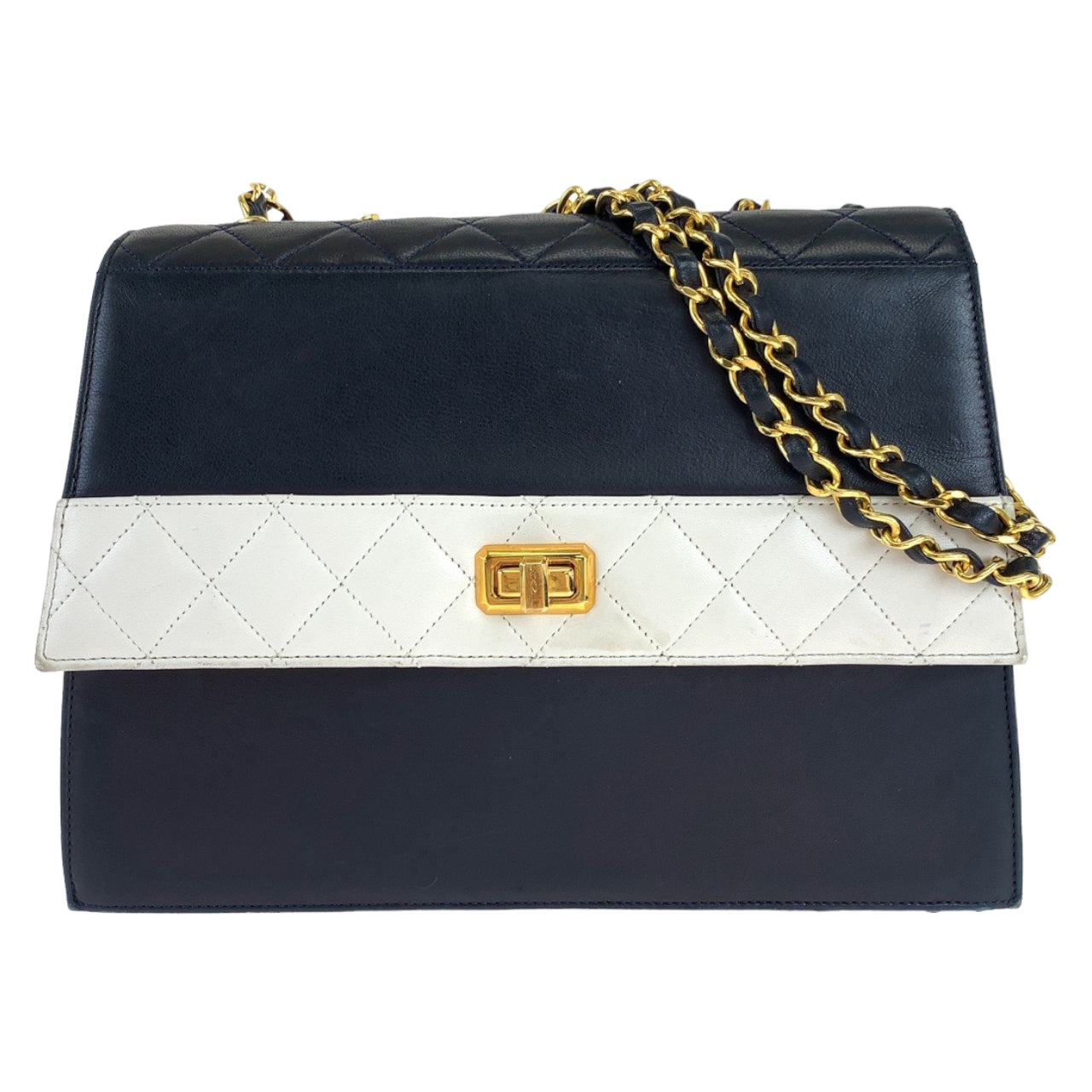 11835
CHANEL シャネル ヴィンテージ 2.55 マトラッセ ターンロック ネイビー ホワイト バイカラー ラムスキン 台形 チェーンショルダーバッグ  レディース