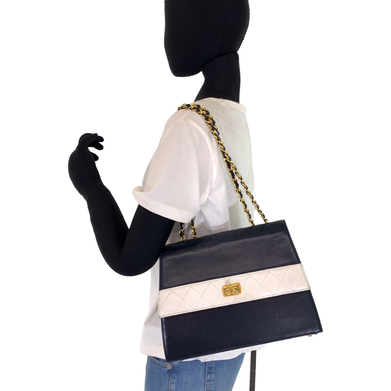 11835
CHANEL シャネル ヴィンテージ 2.55 マトラッセ ターンロック ネイビー ホワイト バイカラー ラムスキン 台形 チェーンショルダーバッグ  レディース
