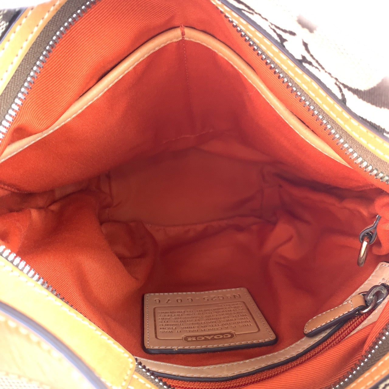 12692
COACH コーチ シグネチャー ベージュ ブラウン シルバー金具 キャンバス / レザー ホーボー ショルダーバッグ  レディース AB5