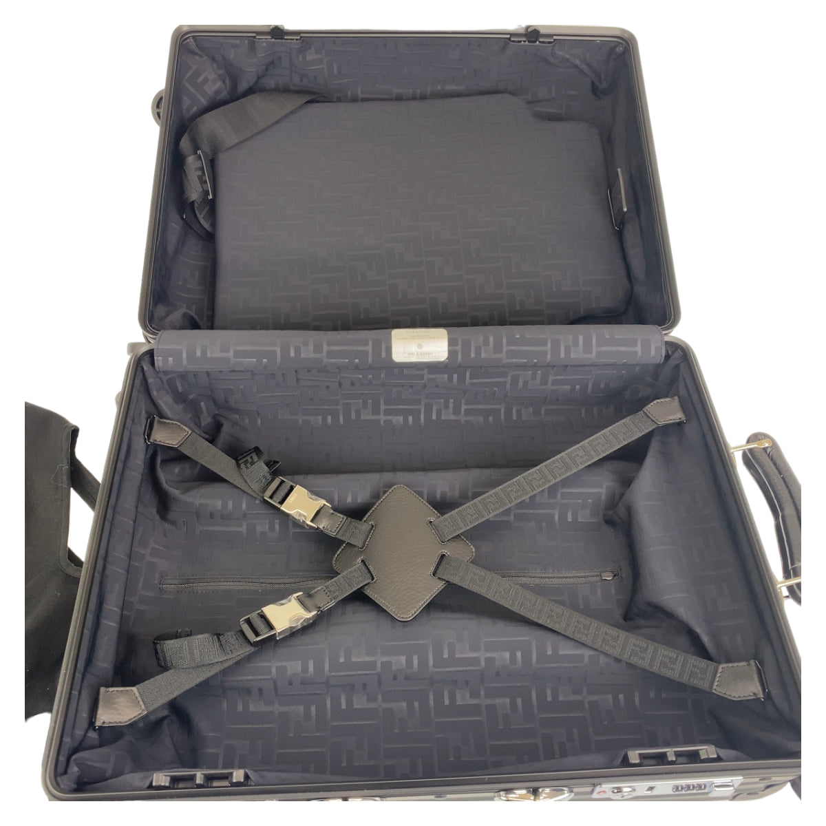 10077
FENDI フェンディ リモワ CLASSIC CABIN S FF柄 キャリーケース ブラック 黒 シルバー金具 アルミ キャリーバッグ スーツケース キャリーケース  メンズ