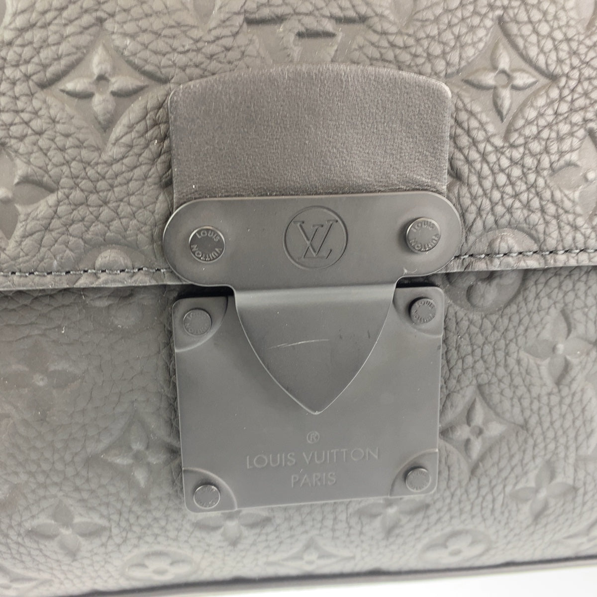 10117
LOUIS VUITTON ルイヴィトン トリヨン モノグラム Sロック ブラック レザー M80582 クラッチバッグ セカンドバッグ  メンズ