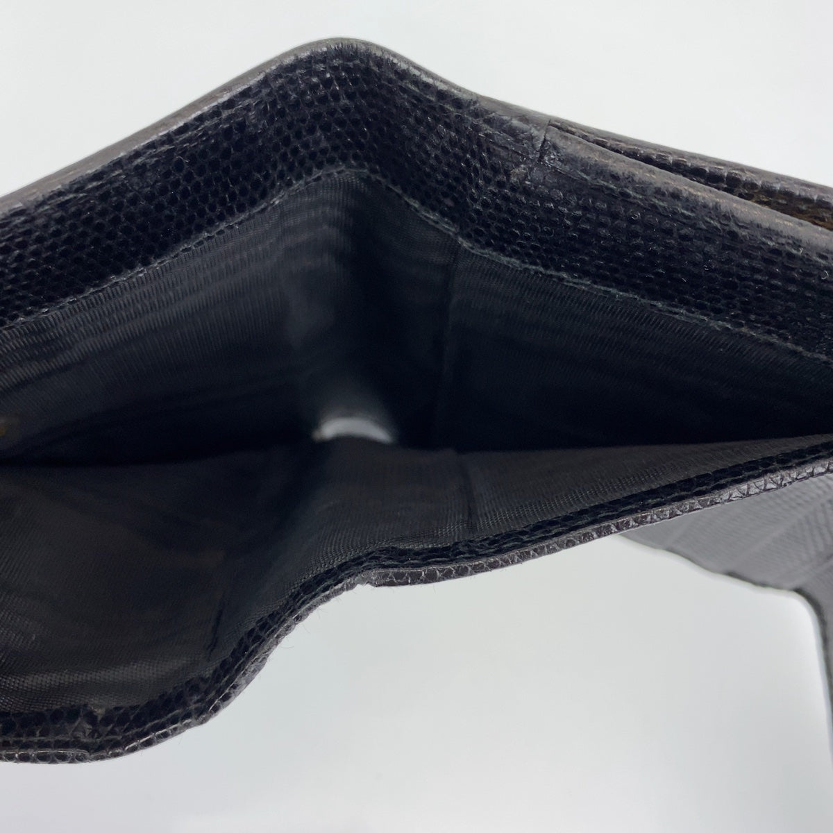 C-194
Salvatore Ferragamo サルヴァトーレフェラガモ ブラック 黒 ゴールド レザー コンパクトウォレット 三つ折り財布  レディース