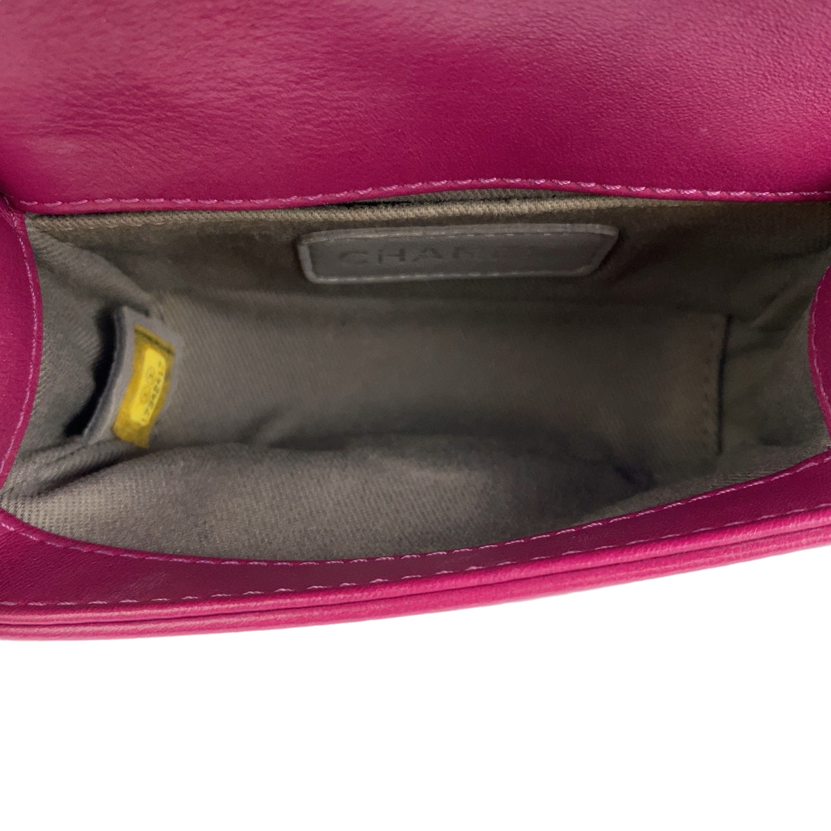 10142
CHANEL シャネル ミニボーイシャネル マトラッセ ピンク ガンメタ金具 ベロア / レザー チェーンショルダーバッグ ポシェット  レディース