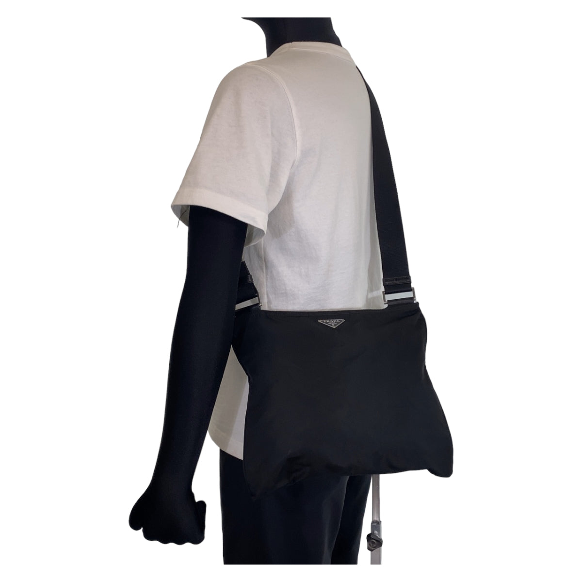 12674
PRADA プラダ テスート 三角ロゴプレート 男女兼用 ブラック 黒 シルバー金具 ナイロン 斜め掛け ショルダーバッグ ポシェット  メンズ