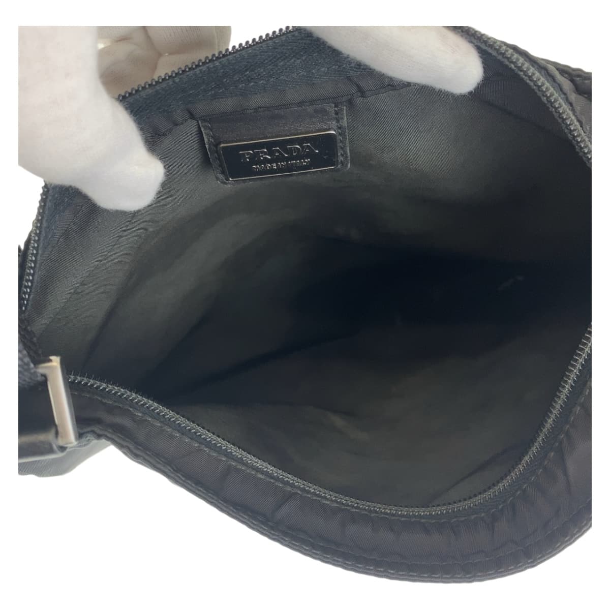12674
PRADA プラダ テスート 三角ロゴプレート 男女兼用 ブラック 黒 シルバー金具 ナイロン 斜め掛け ショルダーバッグ ポシェット  メンズ