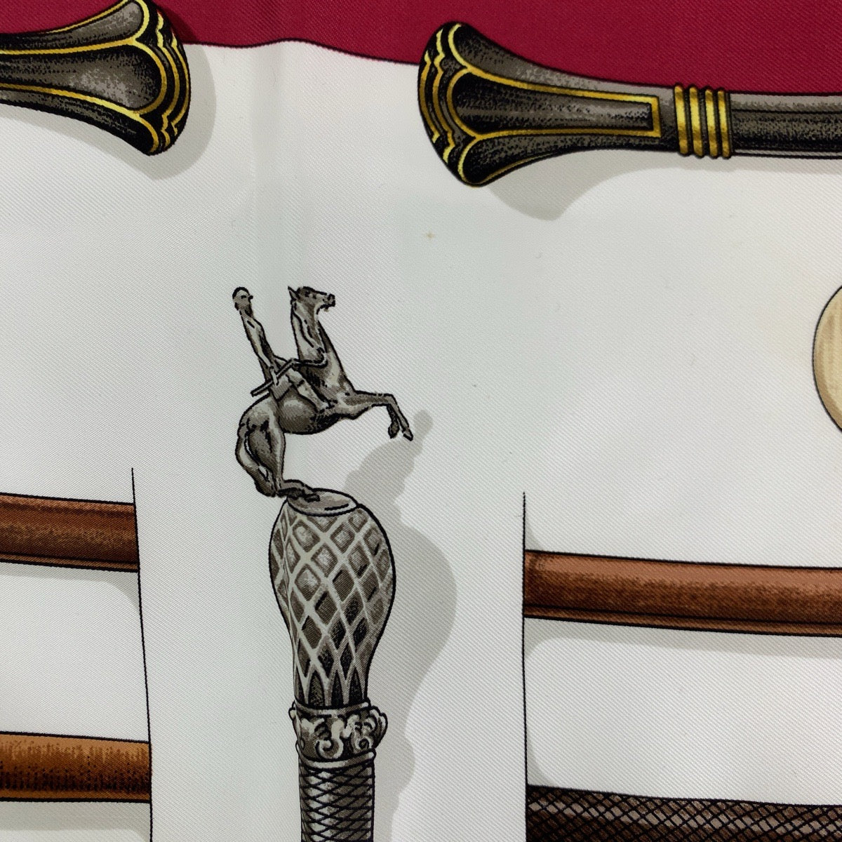 H-00276
HERMES エルメス カレ90 CANNES et POMMEAUX ステッキ柄 マルチカラー シルク スカーフ ストール  レディース