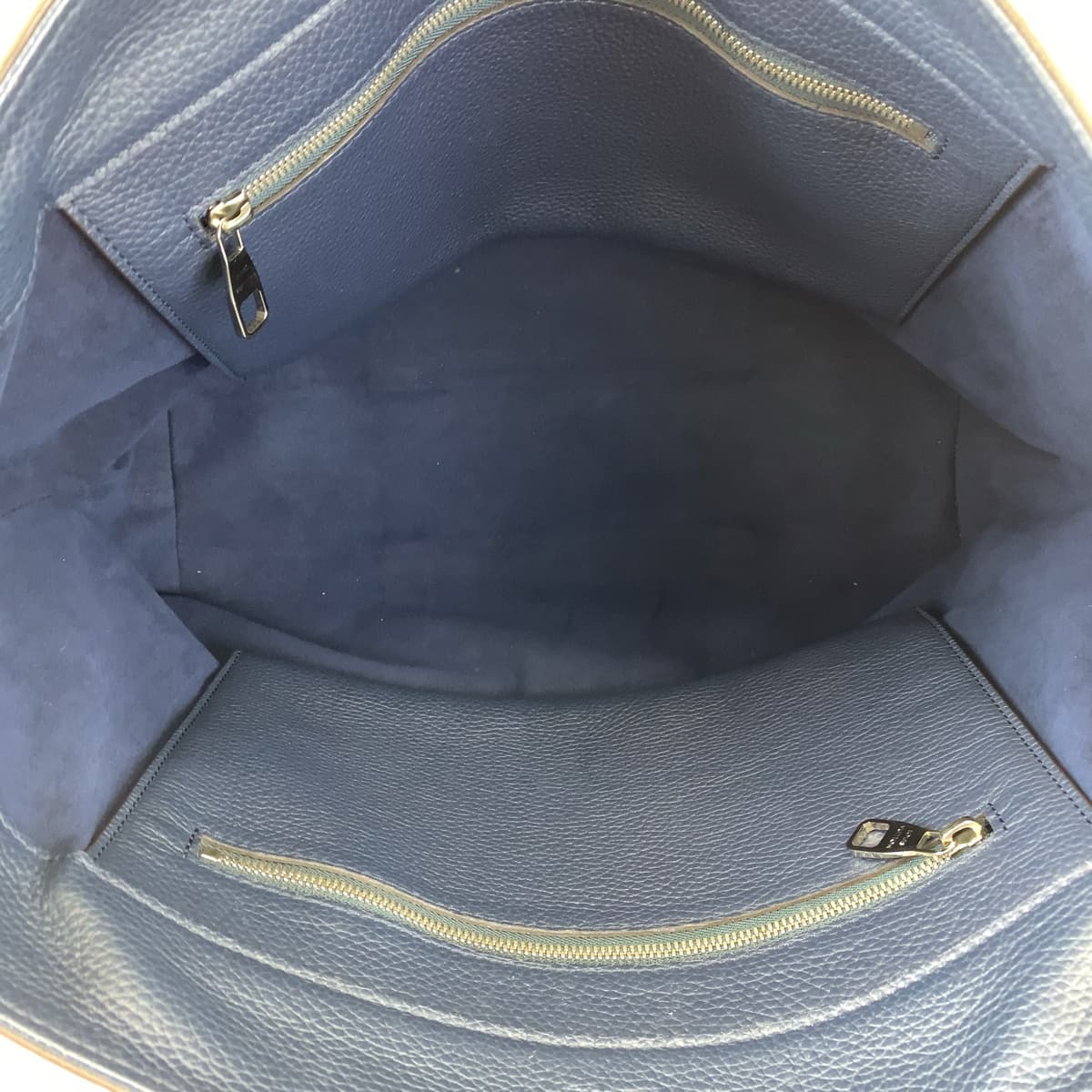 H-00277
LOUIS VUITTON ルイヴィトン カバヴォワヤージュ ネイビー 紺 レザー / トリヨン M41804 トートバッグ 肩掛け  メンズ