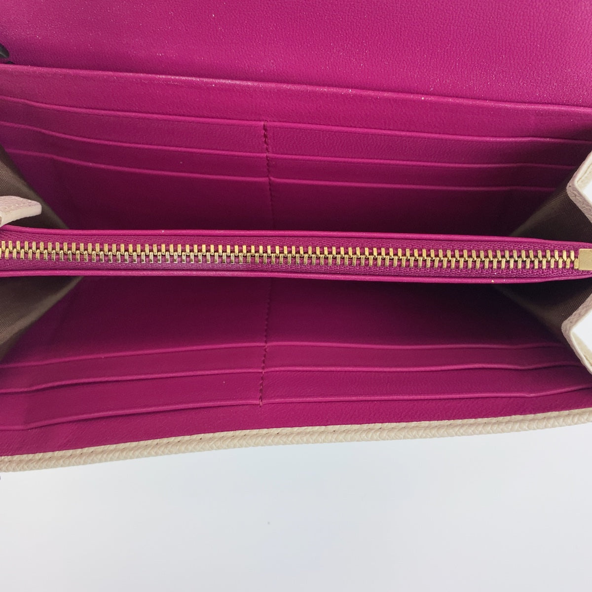 10184
BVLGARI ブルガリ ラージウォレット ビーゼロ アイボリー ホワイト 中ピンク レザー 長財布 ロングウォレット  レディース