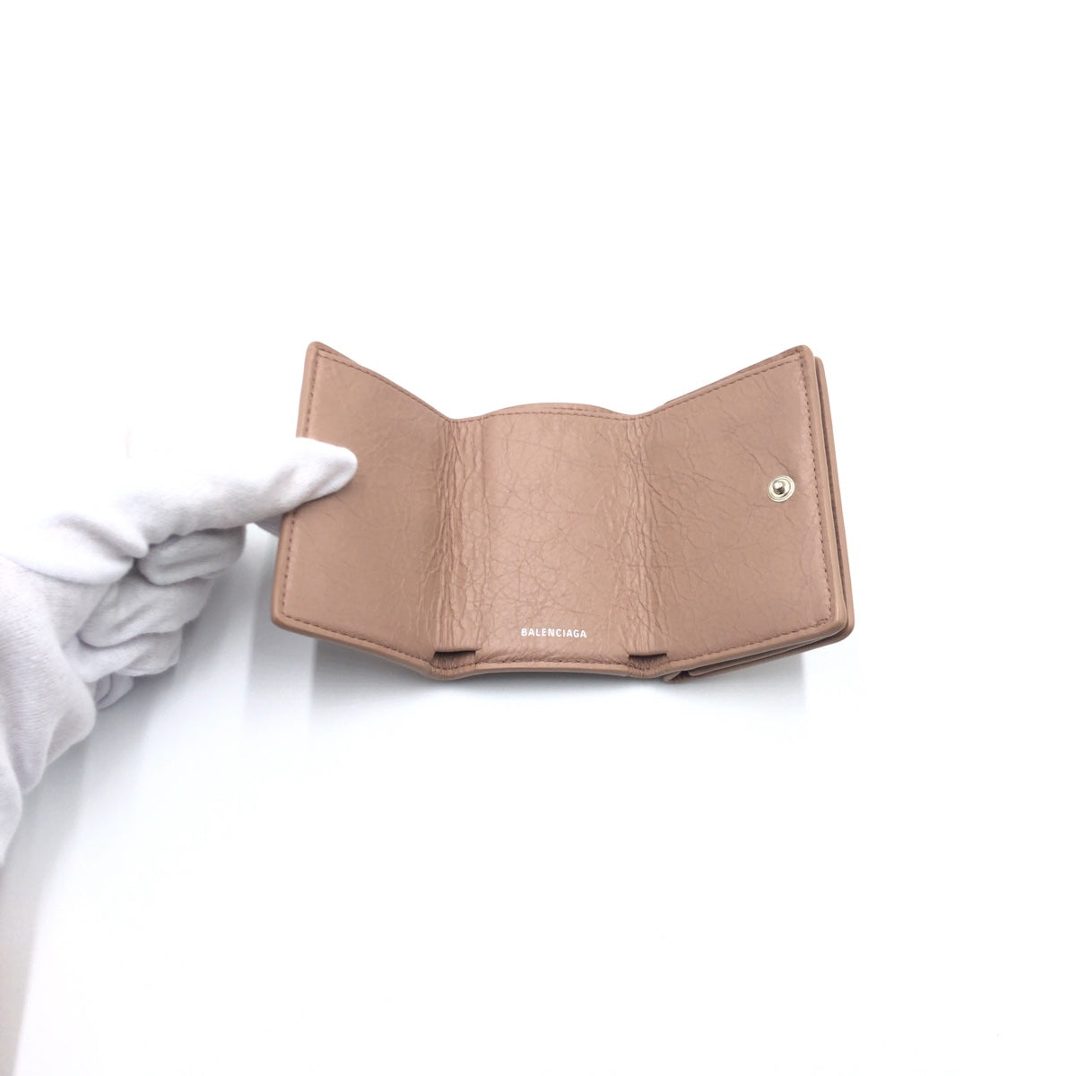 10187
BALENCIAGA バレンシアガ クラシック ミニ ウォレット ピンクベージュ シルバー金具 レザー 477455-6345-Y-203437 折財布 コンパクトウォレット  レディース