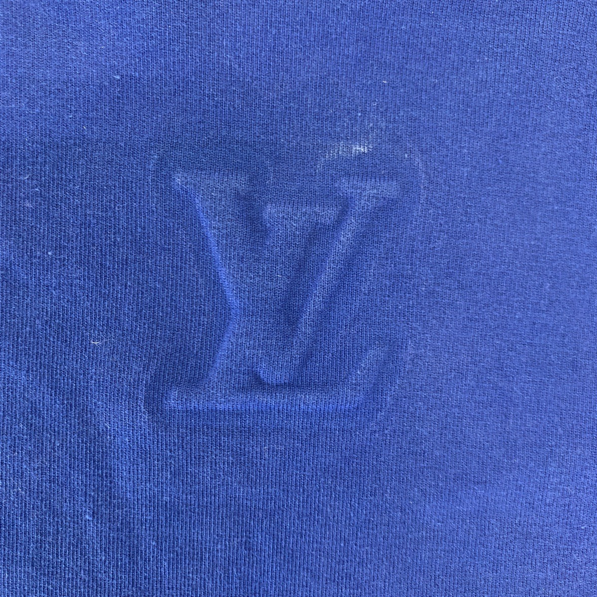 H-00210
LOUIS VUITTON ルイヴィトン LV エンボス インサイドアウト サイズL ブルー 青 コットン RM222Q DT3 HNY55W 半袖Tシャツ クルーネック  メンズ