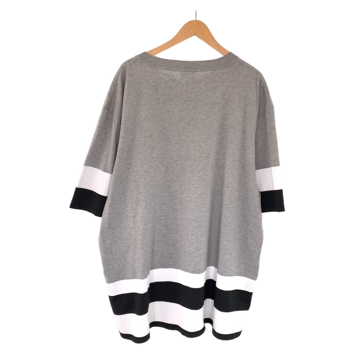 C-074
CELINE セリーヌ 23SS ロゴ ナンバリング サイズM グレー 灰色 ホワイト 白 コットン 2X41F671Q 半袖Tシャツ オーバーサイズ  メンズ