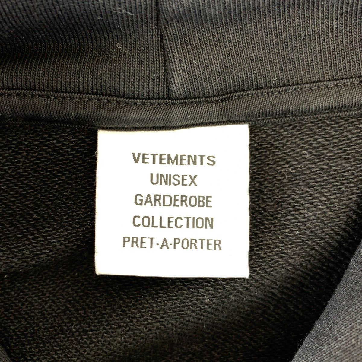 17957
VETEMENTS ヴェトモン 22AW SOLIDARITY EMBROIDERRED HOODIE サイズL ブラック 黒 ホワイト 白 コットン UA53HD420B パーカー フーディー  メンズ A71