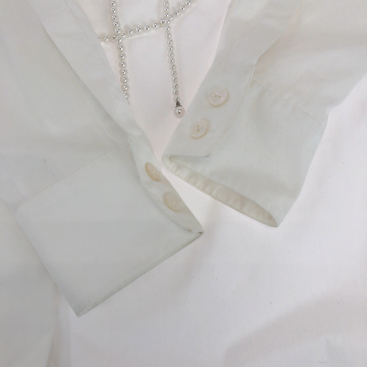 180
CHANEL シャネル ココマーク スパンコール パール サイズ36 ホワイト シルバー金具 ポリエステル P70673V48585 長袖シャツ ドレスシャツ レディース A148