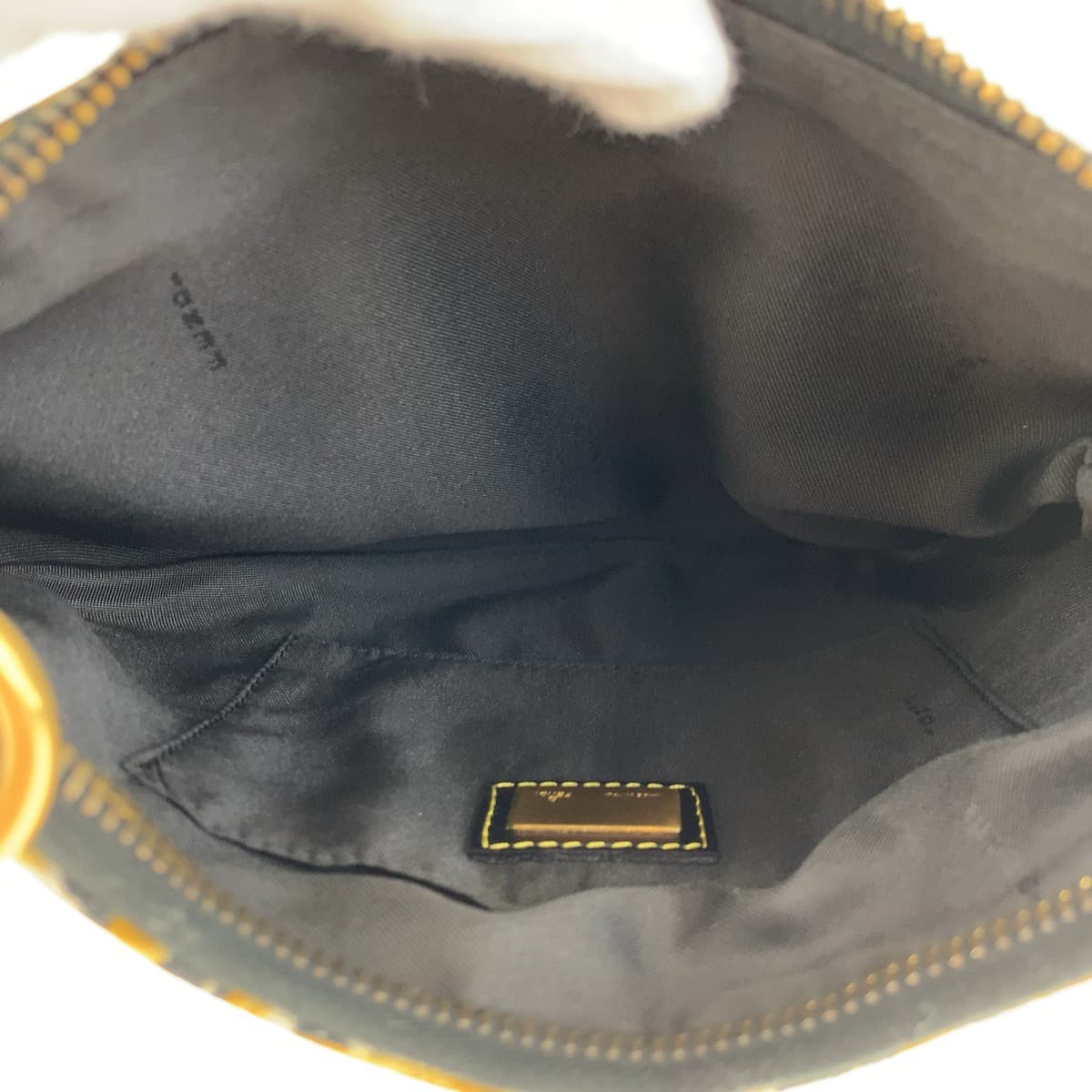 H-00437
FENDI フェンディ ズッカ レオパード柄 イエロー 黄 キャンバス ショルダーバッグ 肩掛け  レディース