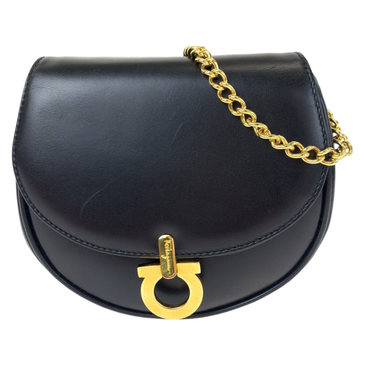 H-00443
Salvatore Ferragamo サルヴァトーレフェラガモ ガンチーニ ブラック 黒 ゴールド金具 レザー AQ215 613 チェーンショルダーバッグ クラッチバッグ 2way  レディース