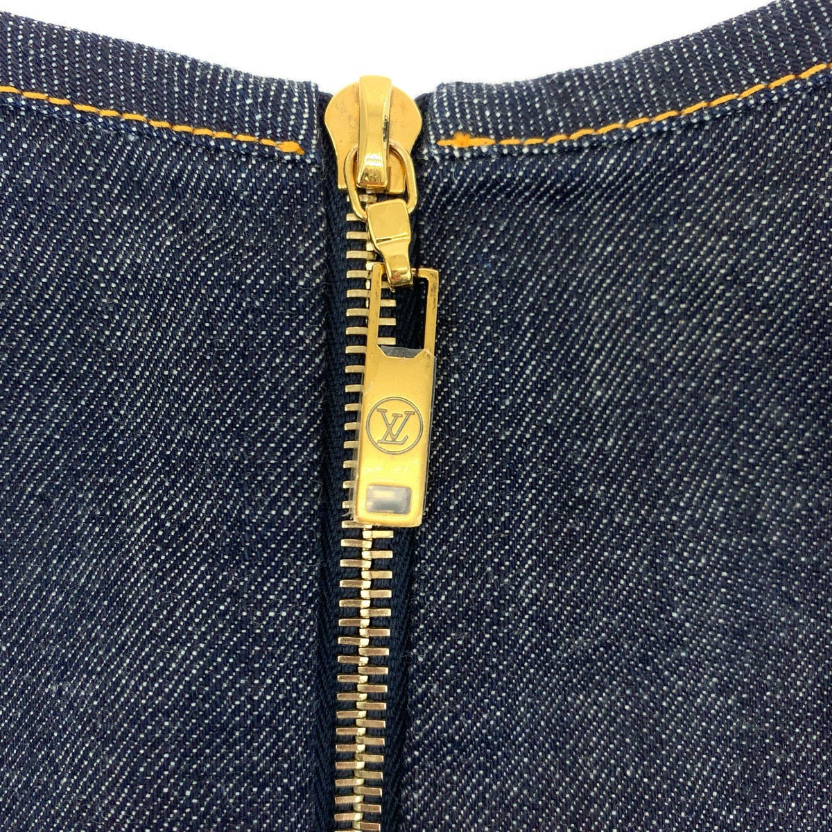 10359
LOUIS VUITTON ルイヴィトン Vステッチ サイズ38 ブルー インディゴ デニム RW181W FGK FEDR15 半袖 ワンピース ベルト付き  レディース SA55