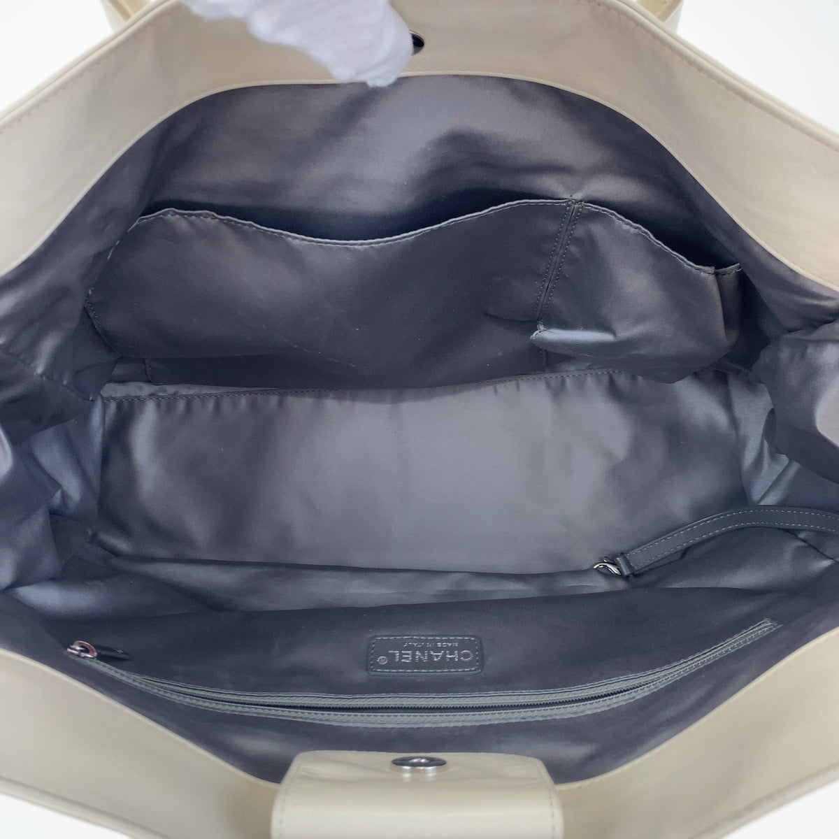 H-00539
CHANEL シャネル チョコバー ホワイト 白 シルバー金具 ラムスキン ハンドバッグ トートバッグ  レディース