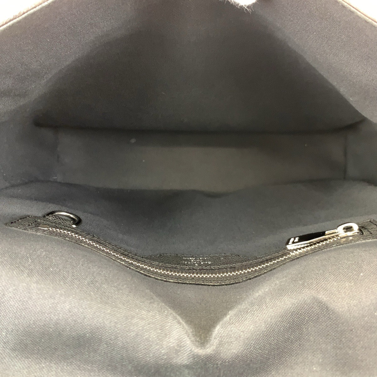 H-00597
LOUIS VUITTON ルイヴィトン タイガ ロマン MM アルドワーズ ブラック 黒 シルバー金具 カーフ M32682 ショルダーバッグ 斜め掛け  メンズ