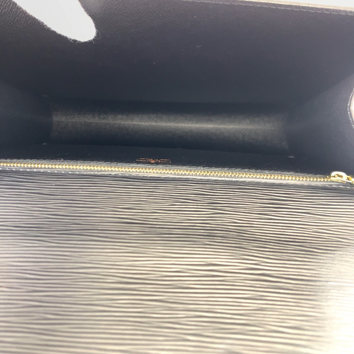 LOUIS VUITTON ルイヴィトン エピ モンソー ブラック 黒 ゴールド金具 エピレザー M52122 ショルダーバッグ セカンドバッグ 2way  メンズ