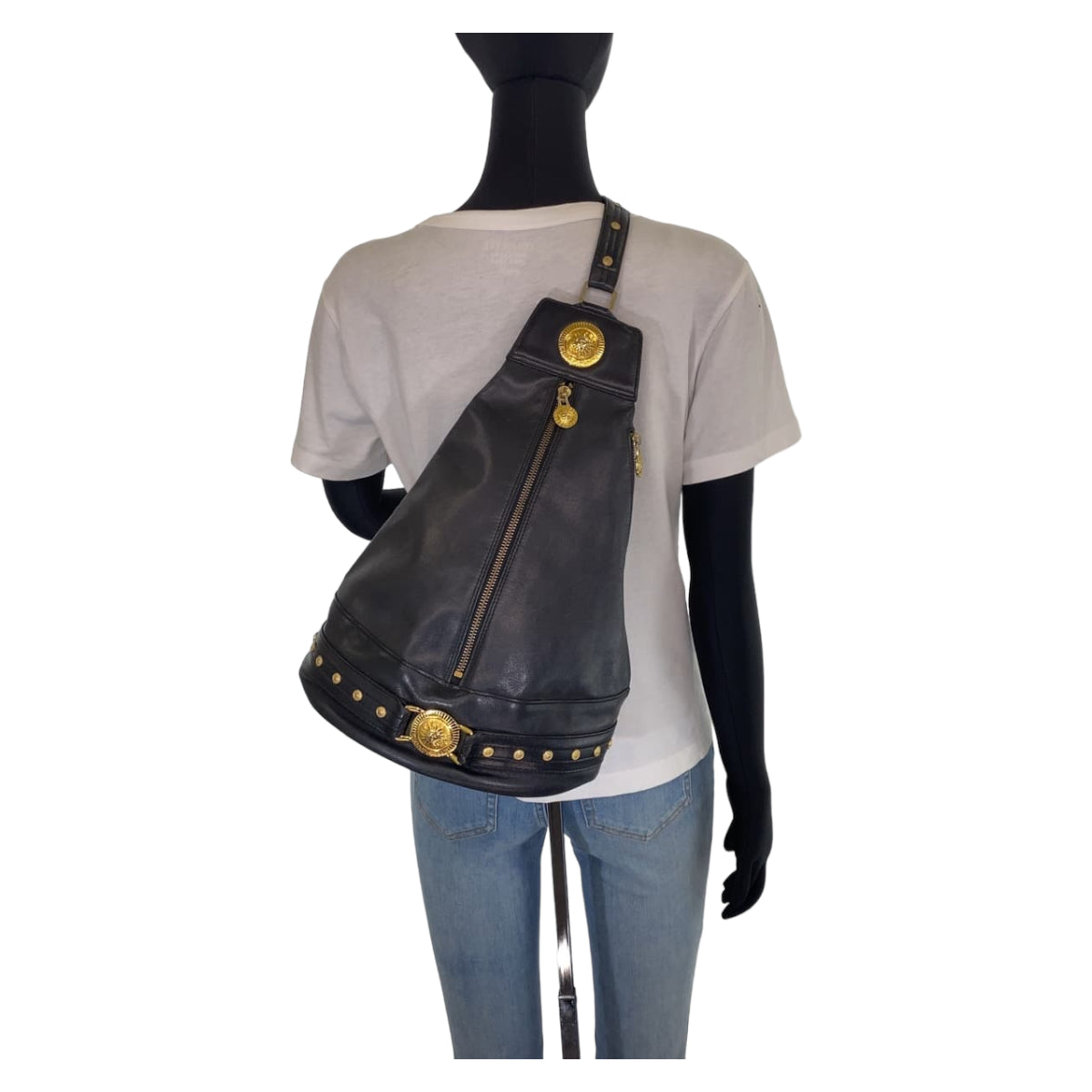Gianni Versace ジャンニ・ヴェルサーチ ヴィンテージ サンバースト ブラック 黒 ゴールド金具 レザー バケツ型 ワンショルダー  レディース